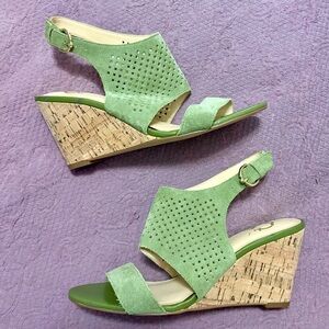 Wonder Suede Heels 💚